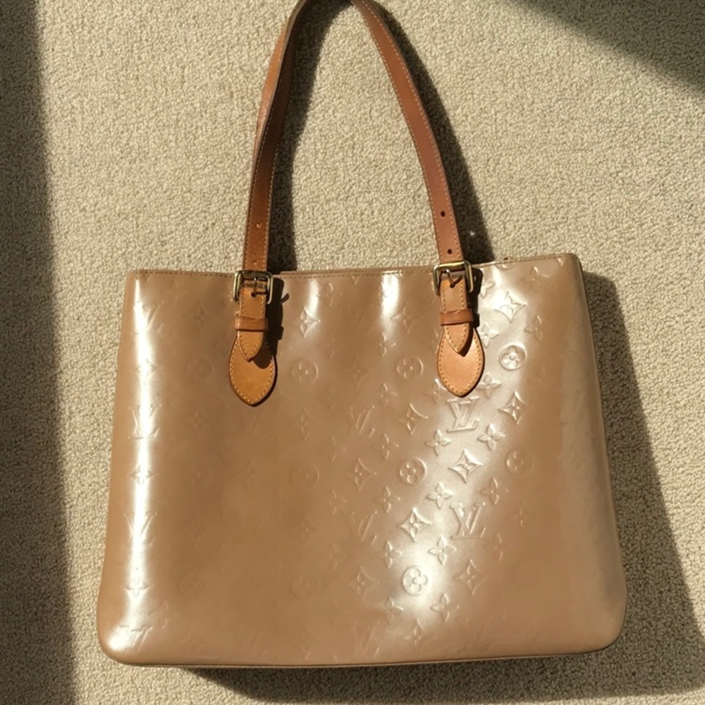 Louis Vuitton Vernis Tote in cream.